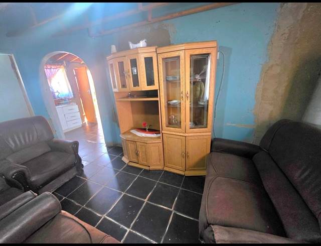 2 BEDROOM HOUSE FOR SALE IN WINDMILL PARK EXT